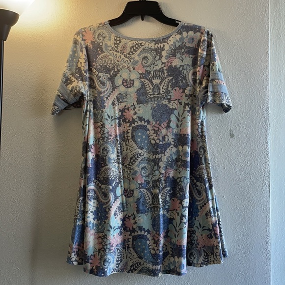LuLaRoe XS Simply Comfortable Perfect T - Picture 16 of 17